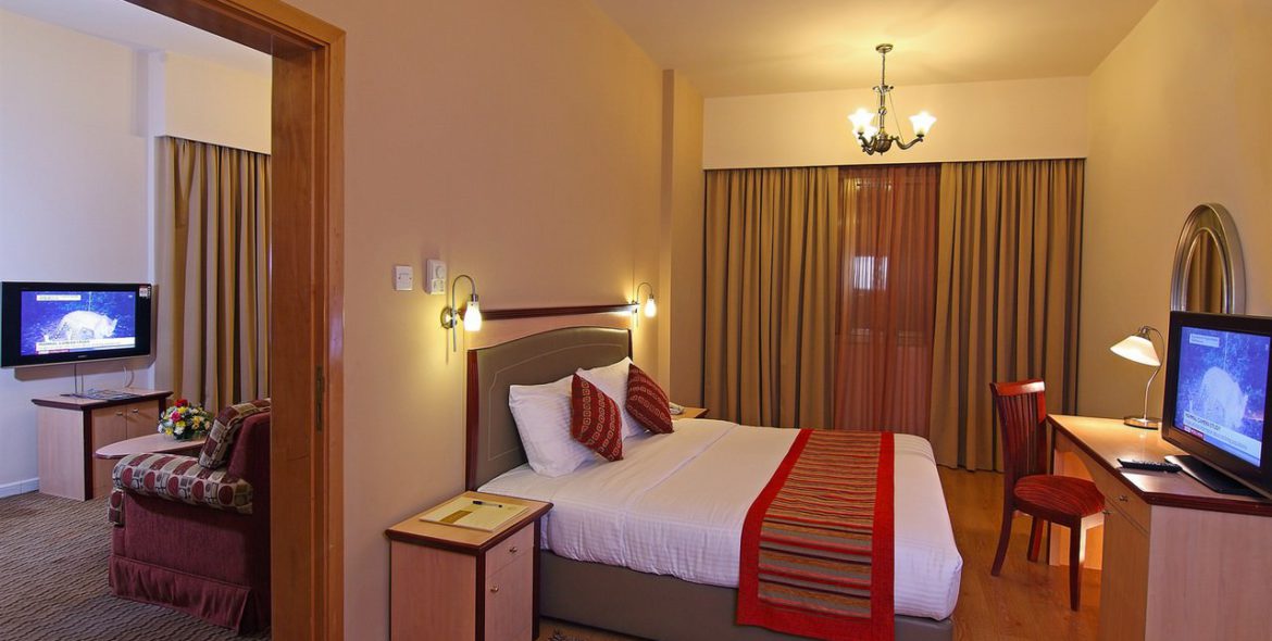 flora-hotel-one-bedroom-suite-3