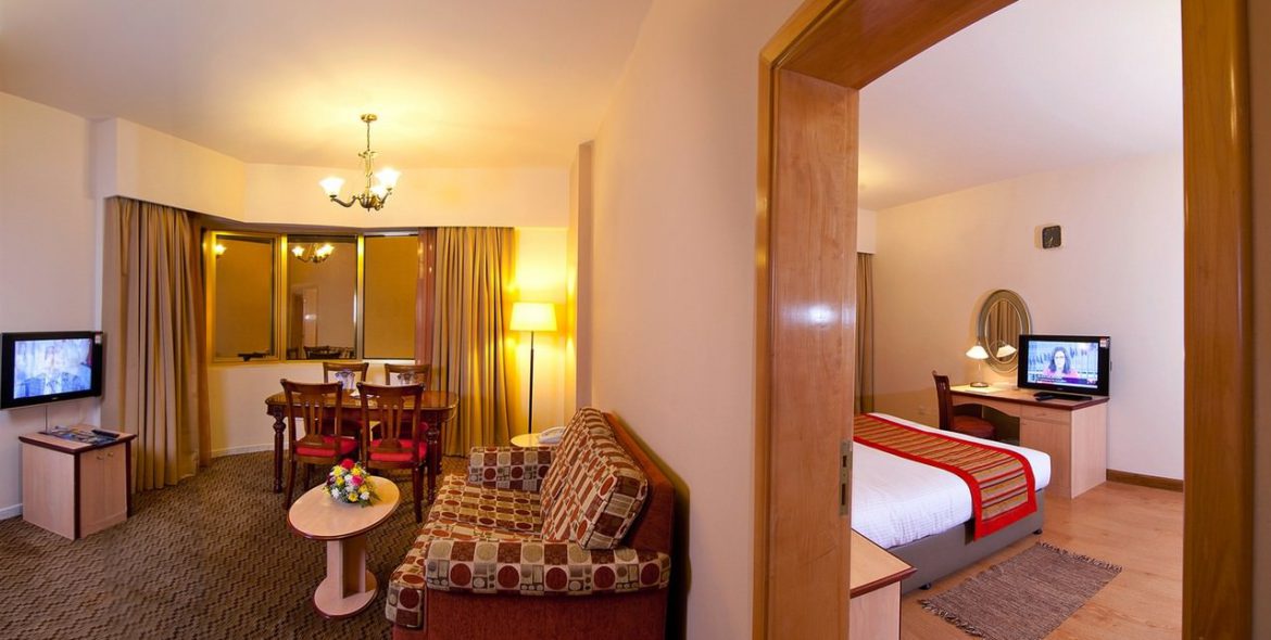 flora-hotel-one-bedroom-suite-5